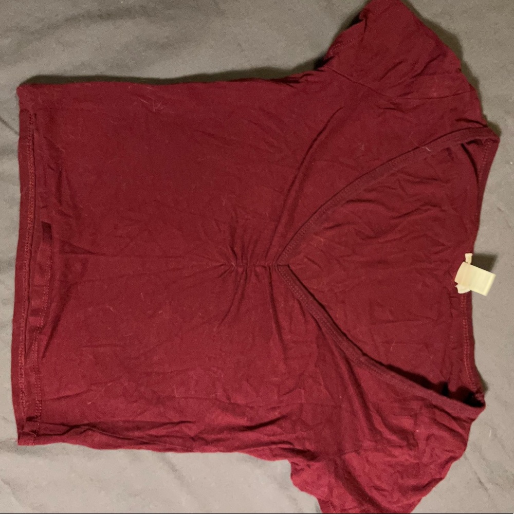 Maroon vneck short sleeve crop top